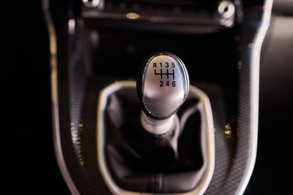 Mașină automată sau manuală: ce variantă este mai avantajoasă