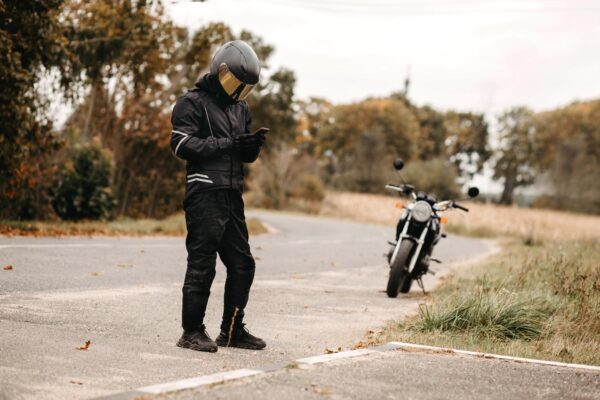 Cum pornești motocicleta în sezonul rece: sfaturi pentru iarnă