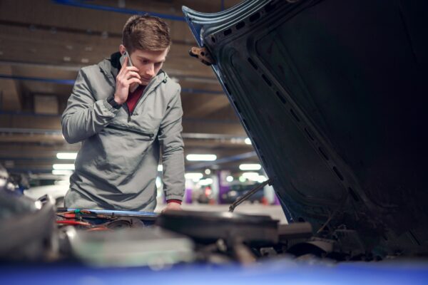Motorul face zgomote ciudate: cum deosebești o problemă serioasă de o uzură normală