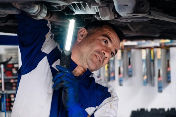 Cum verifici sistemul de răcire al mașinii: pași esențiali