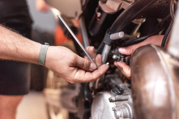 Motocicleta nu pornește: cauze comune și cum o diagnostichezi