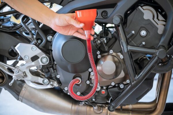 Schimbul uleiului la motocicletă: ghid detaliat pas cu pas