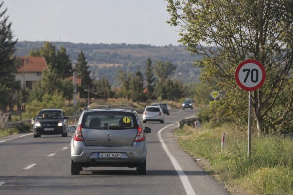 Șoferii începători: ce reguli speciale de circulație trebuie să respecte