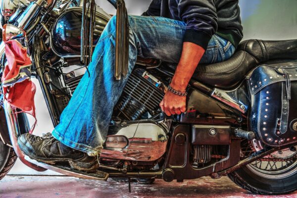 Motocicleta pornește greu după staționare: ce trebuie verificat