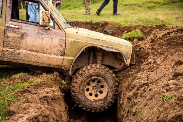 Ce verifici la mașină după o ieșire off-road