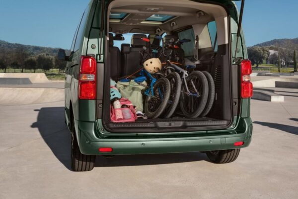 Un automobil pentru familie și business: preț Toyota Proace Verso la Revlaco Motors Suceava